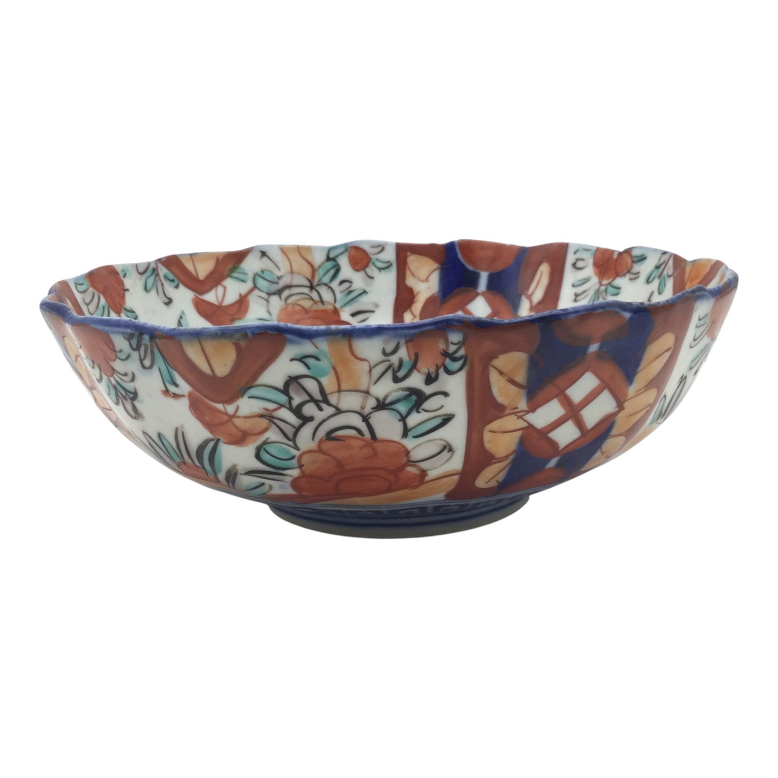 Japanese Imari Porcelain Scalloped Bowl: Japanese Imari Porcelain Scalloped Bowl hand painted floral pattern, Approx. 3 inches tall x 8.25 across, 1.11 lbs.