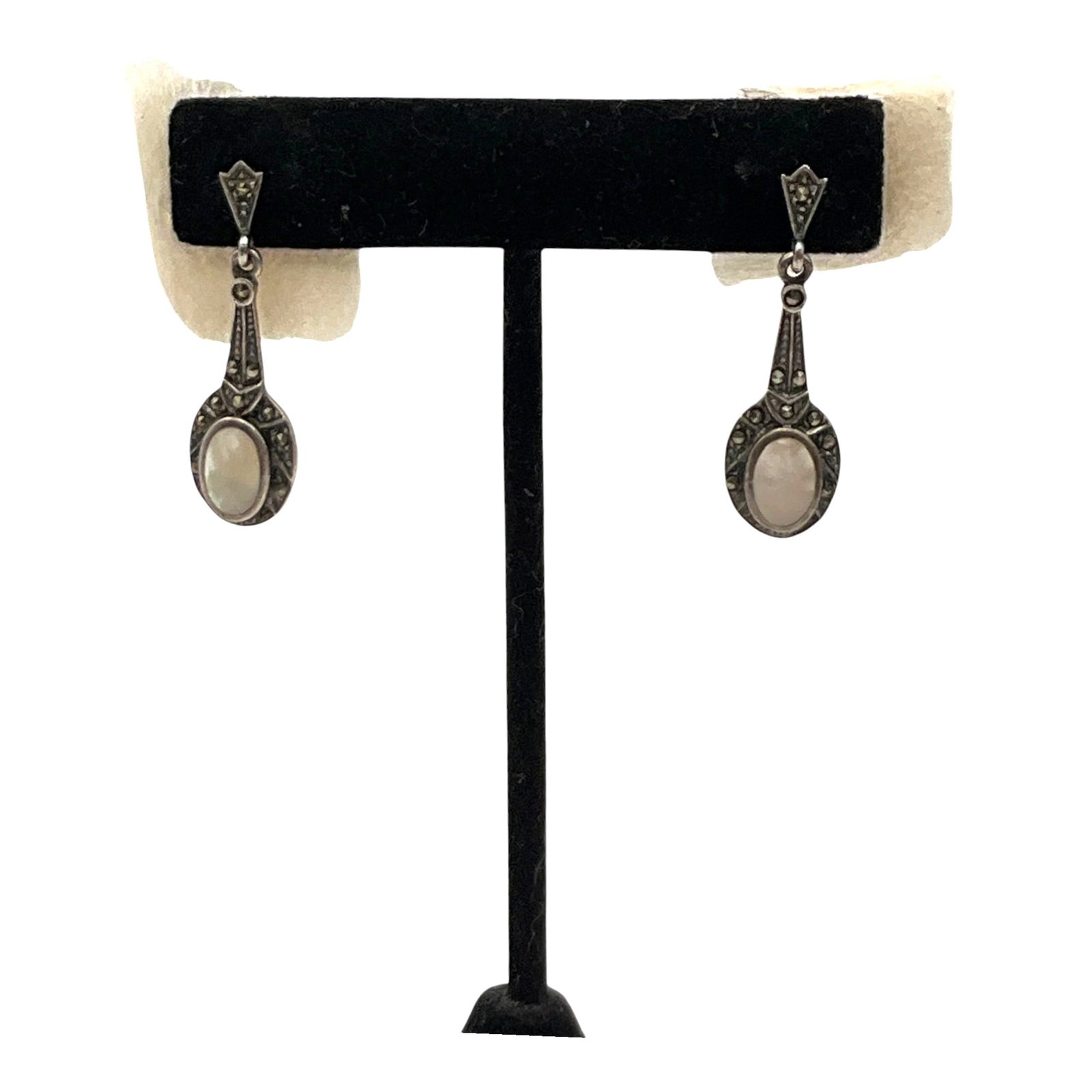 Marked 925 Sterling Silver and MOP Dangle Earrings: Marked 925 Sterling Silver and MOP Dangle stud Earrings. Approx. 1.5 inches tall x 0.5 wide.