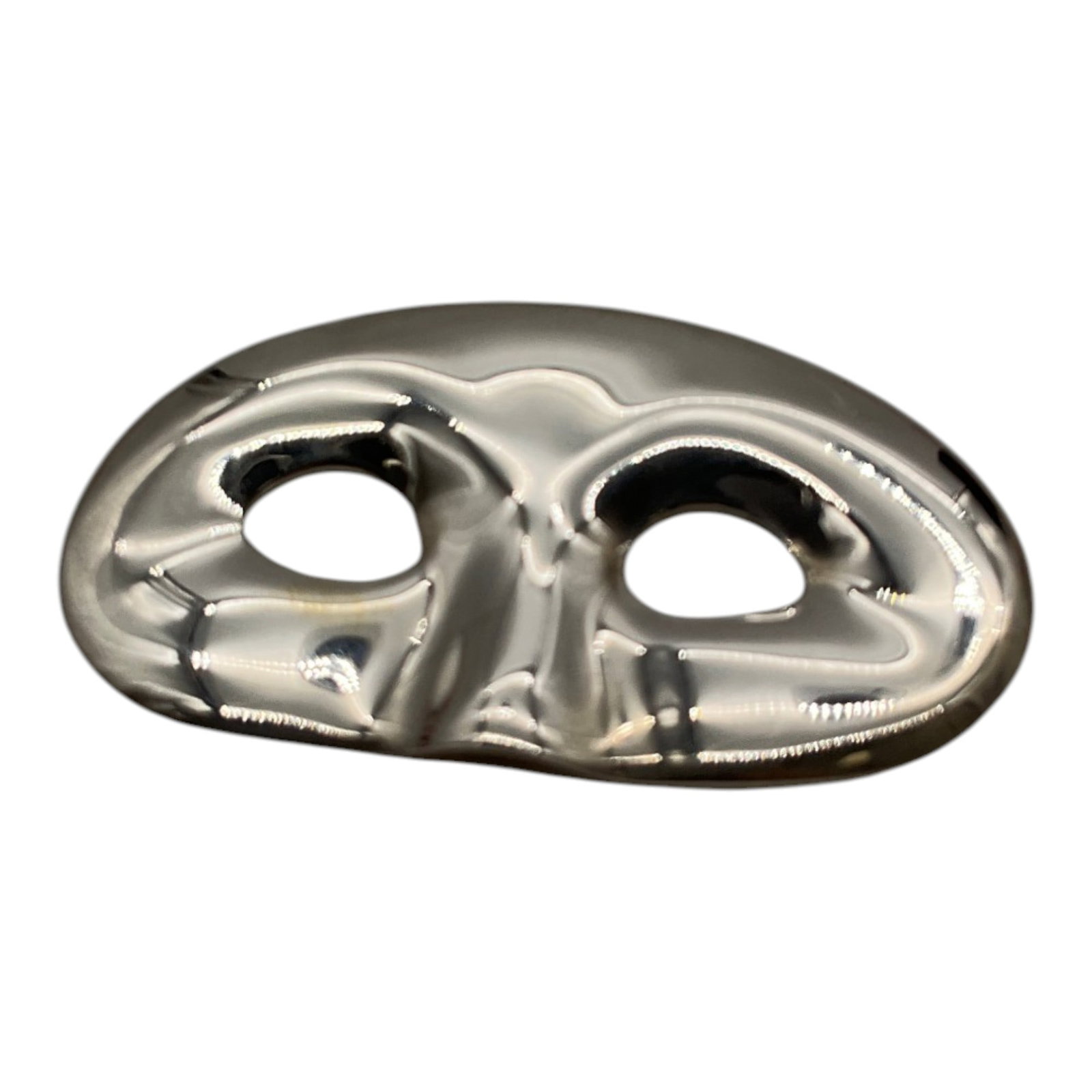 925 Taxco Mexico Mask Shaped Brooch: Marked 925 TH-85 Sterling Silver Mask Brooch. Approx. 1.5 inches tall x 2.5 wide.