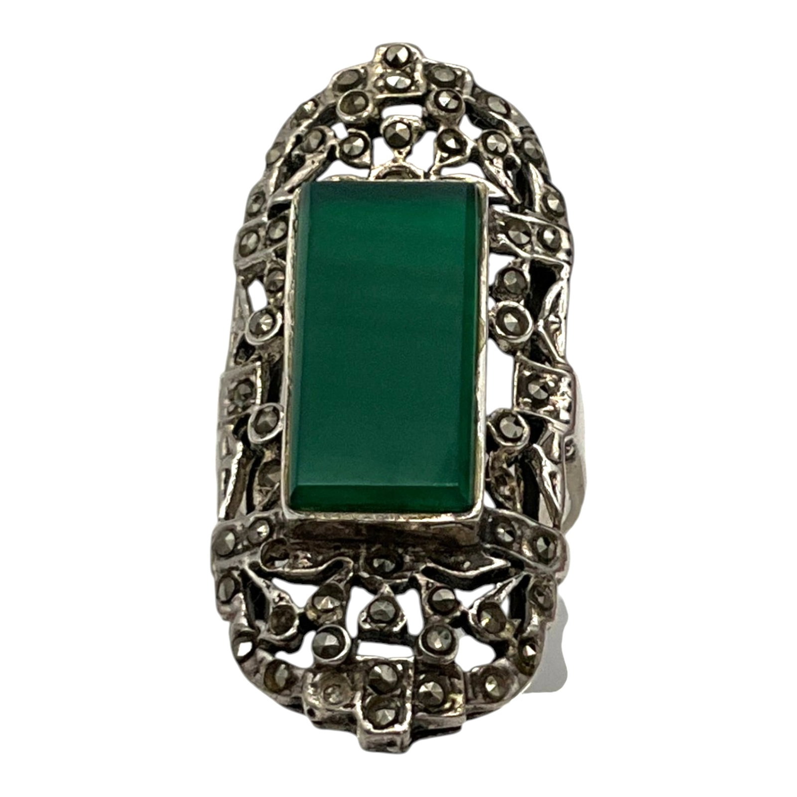 Vintage 925 Sterling Silver Marcasite Ring: Marked 925 Sterling Silver Ring with rectanglar green gem stone and marcasites. Approx. size 7, 1 inch tall x 1 wide x 1.5 deep.