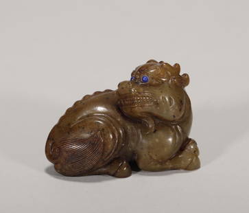 In the qing dynasty jade beast: H:in(4cm) W:in(5.8cm) wt:102g