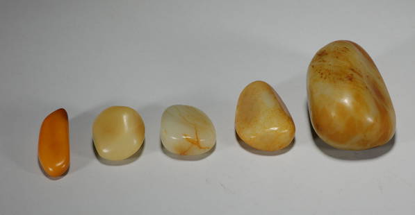 Hetian jade zai material a group: H:in(7.5cm) L:in(cm) W:in(5cm) wt:330g