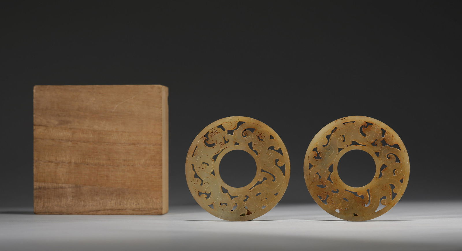 Han Dynasty dragon jade ring pair (1 of 7)