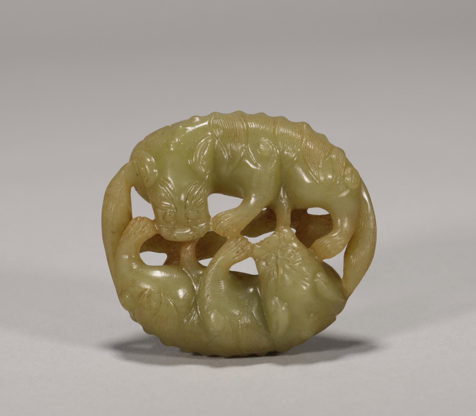 Hetian topaz double huan jade ornaments of the Qing Dynasty (1 of 7)