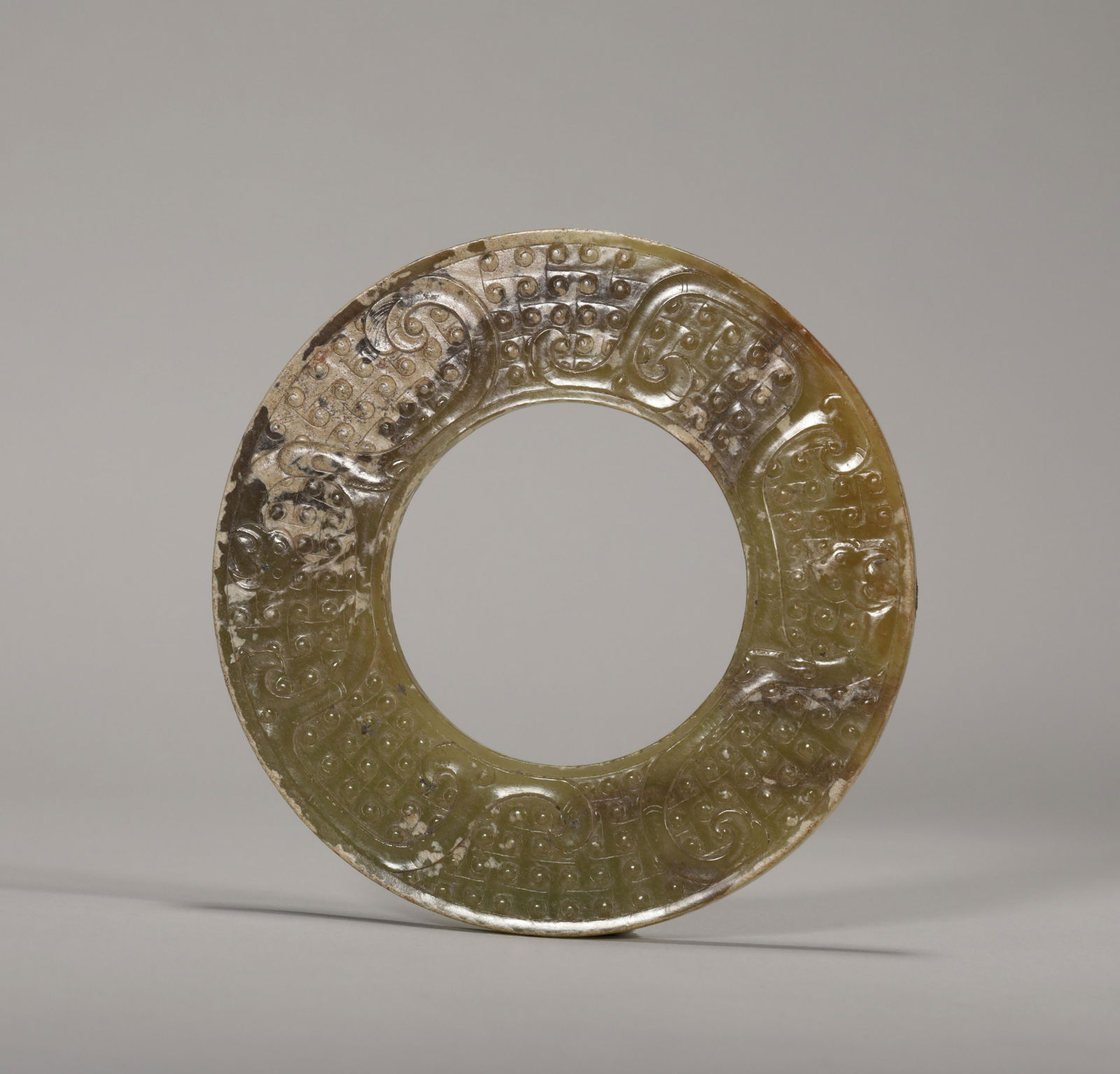 Dragon jade rings in the Warring States Period (1 of 7)