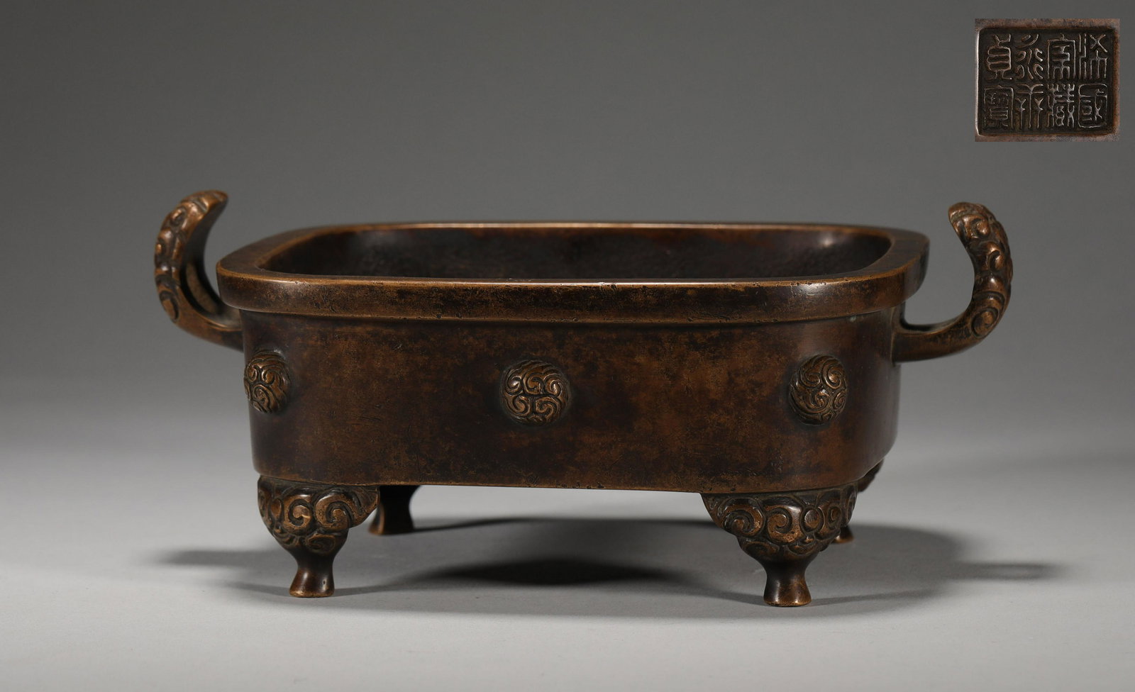 Fine bronze Ruyi ear incense burner from the Qing Dynasty (1 of 7)