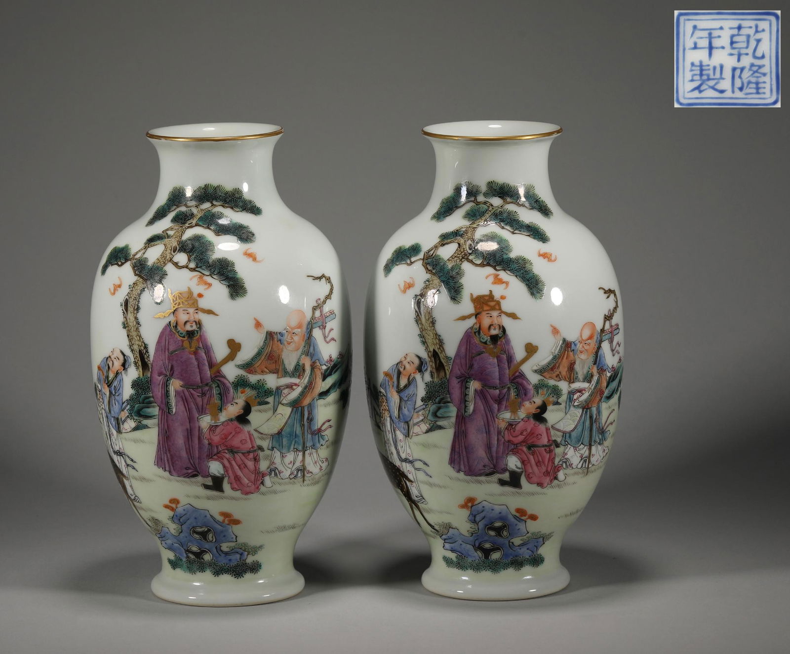 Qianlong pastel figures in a pair of qing Dynasty Chinese 18th century bottles (1 of 8)