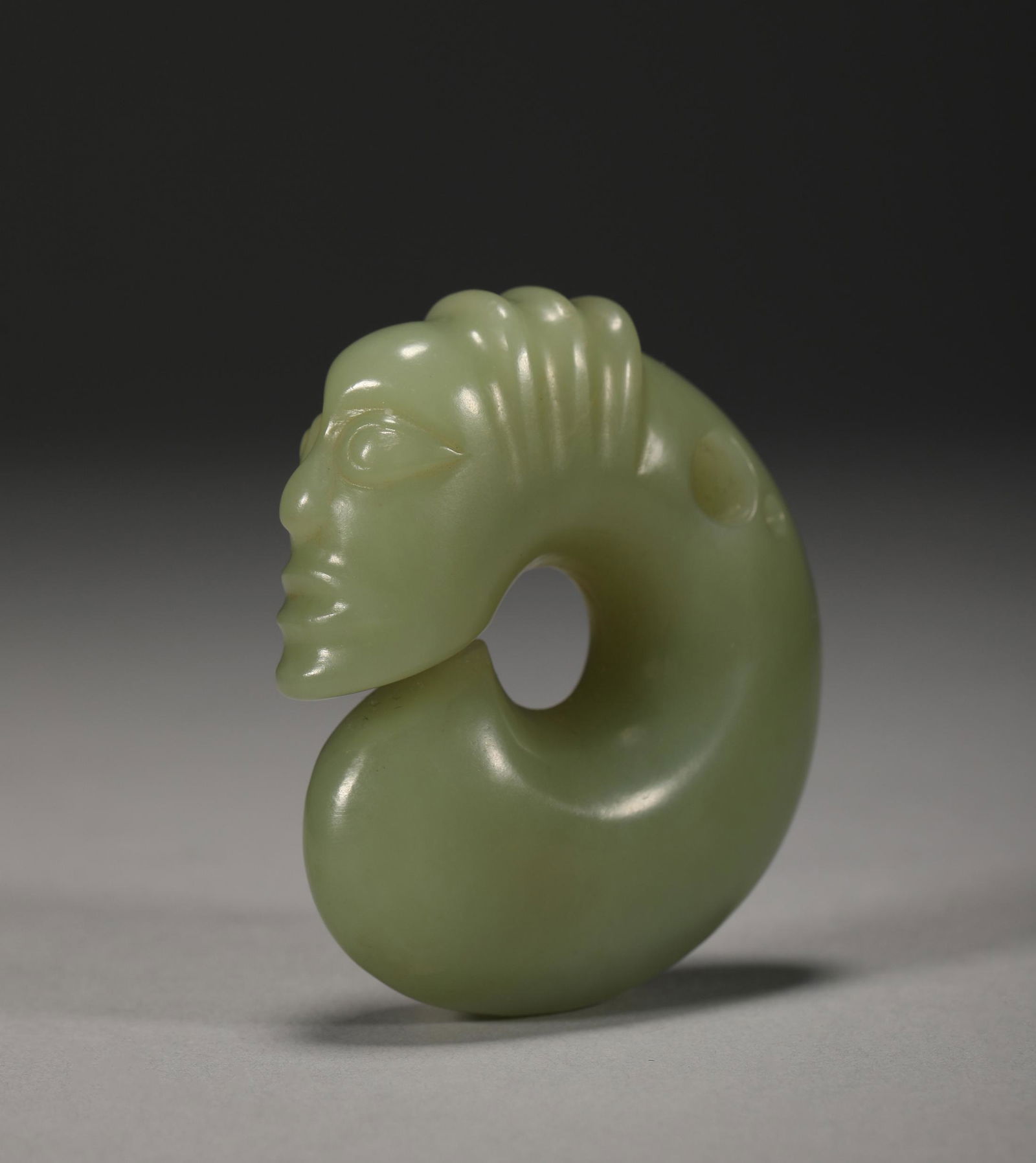 Chinese Red Mountain Culture and black jade figurine with human face, 30th century BC (1 of 6)
