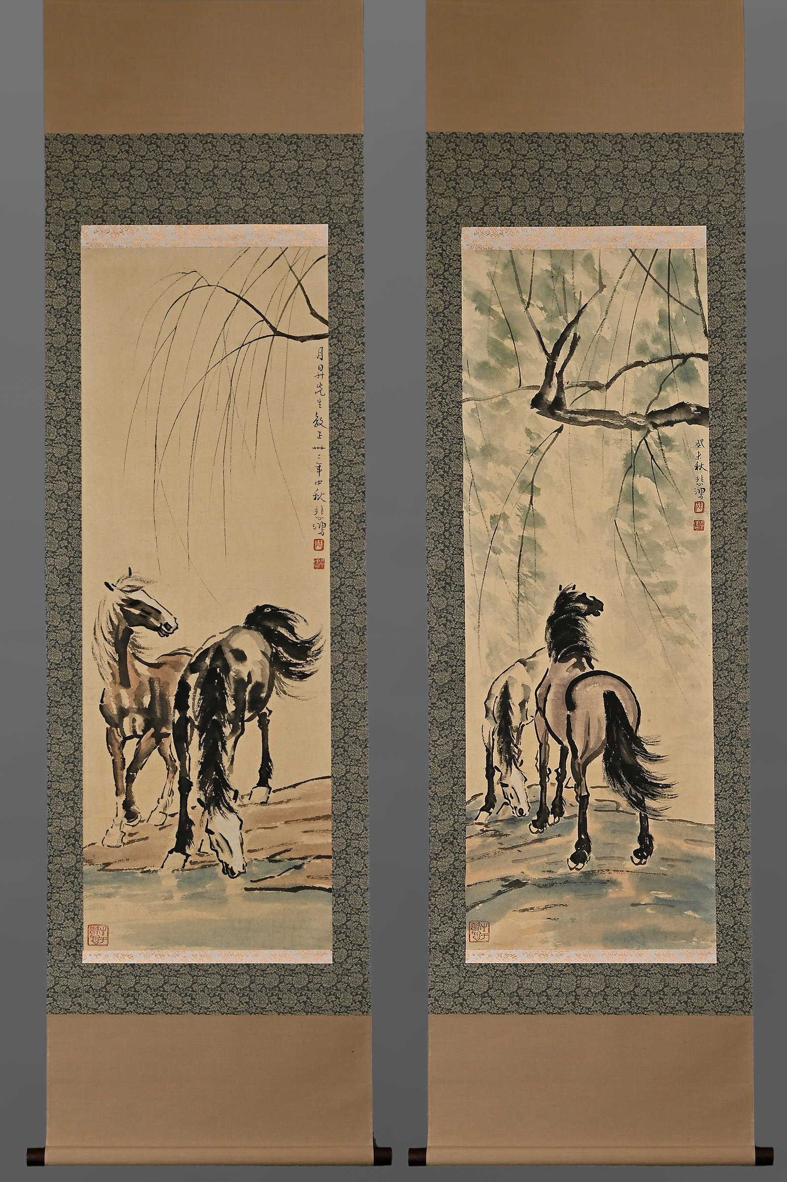 Xu Beihong (God horse double picture) paper satin mounted vertical axis; With the original box and (1 of 15)