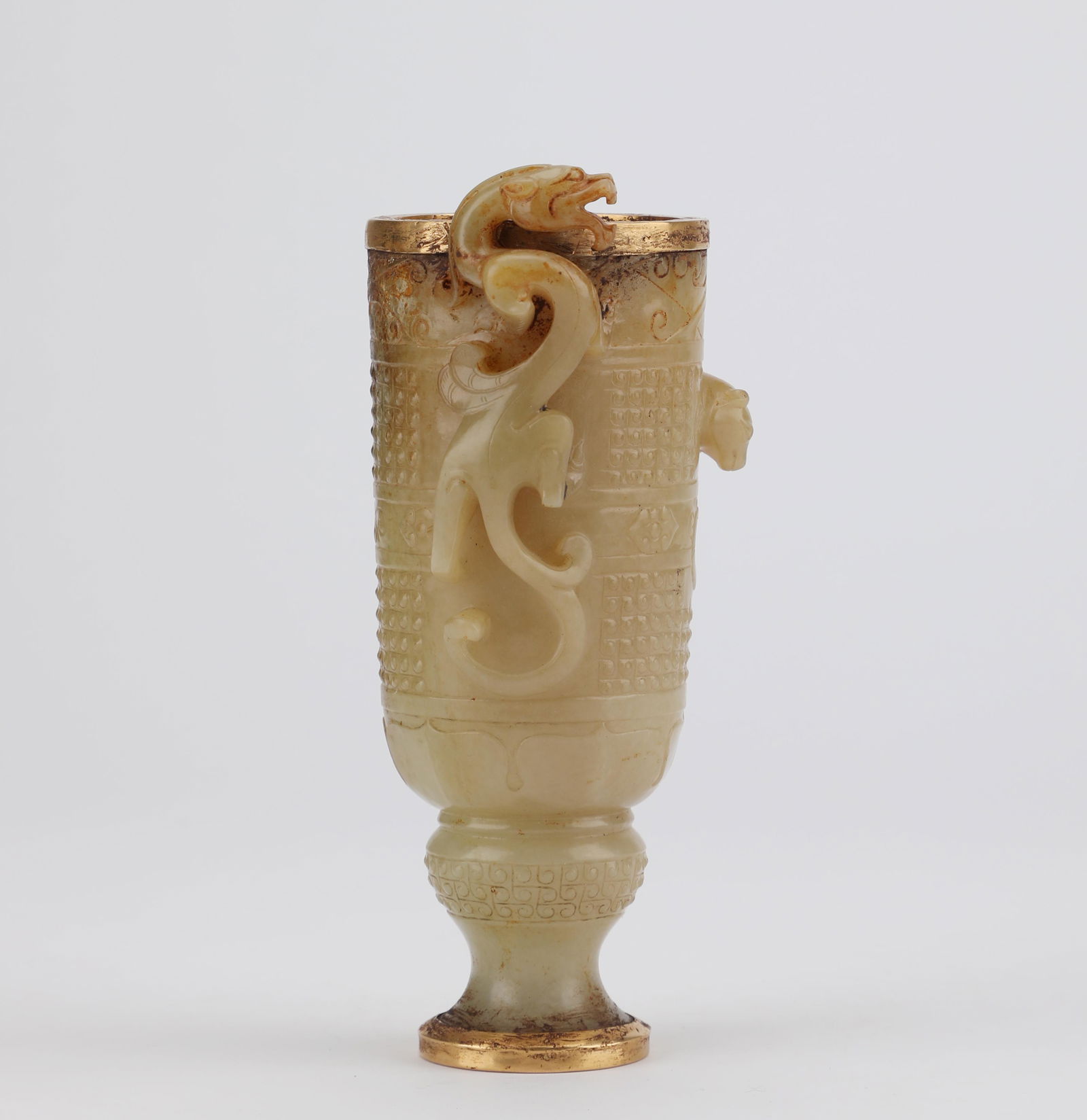 Hetian jade cup inlaid with pure gold dragon pattern in ancient China: H:18cm W:9.8cm wt:545g