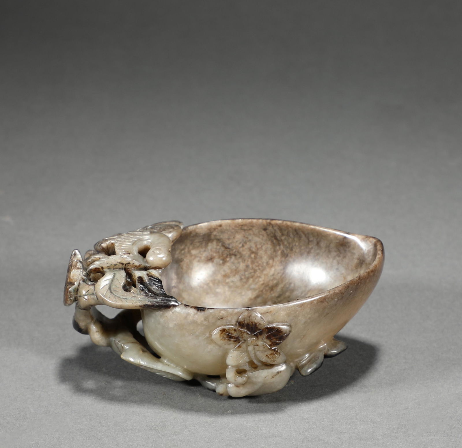 Hetian jade peach shaped cup in Qing Dynasty (1 of 6)