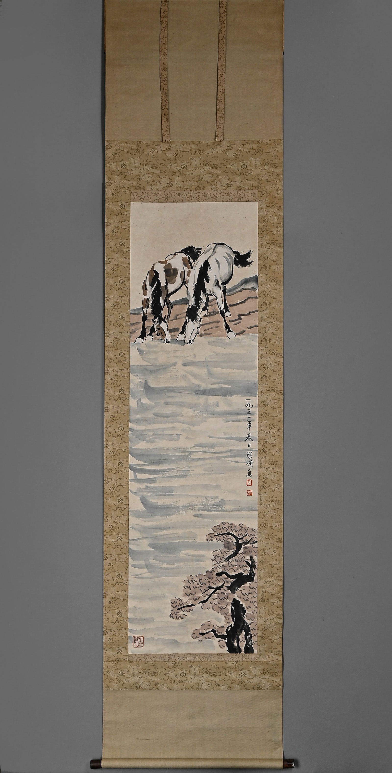 Xu Beihong double horse map paper vertical axis (1 of 9)