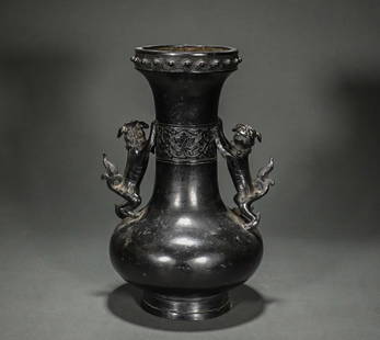 Bronze vase with double lion ears made in Qing Dynasty: H:29cm L:cm W:20cm wt:2180g