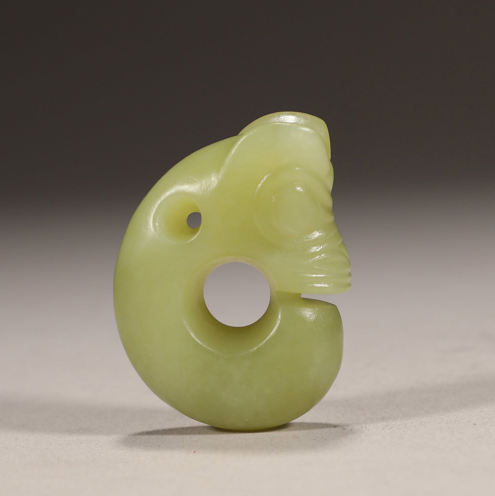 Topaz pig dragon in ancient China: H:4.4cm W:3.3cm wt:32g