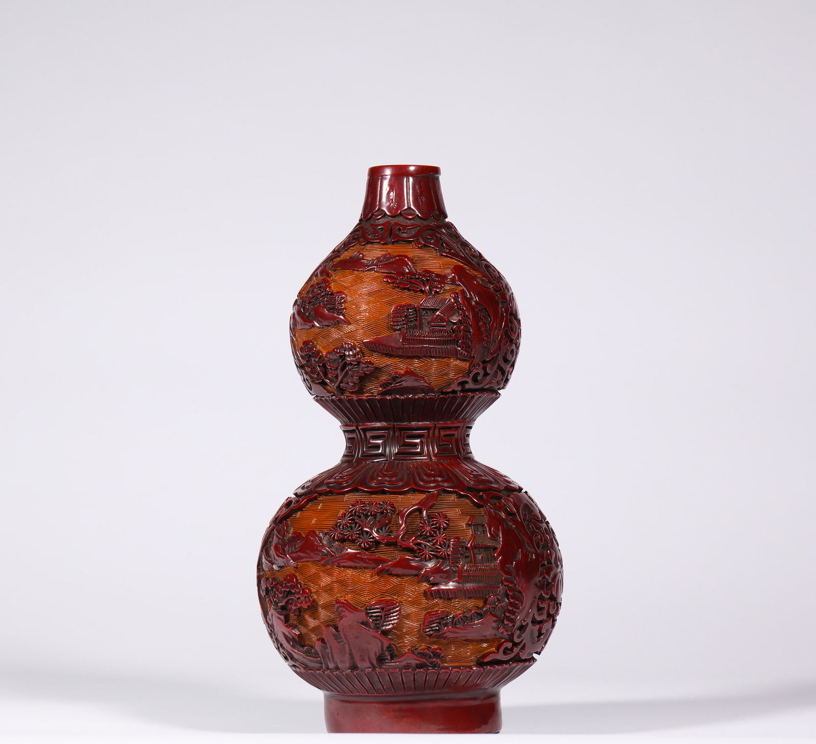 Carved landscape lacquerware gourd vase in Qing Dynasty (1 of 8)