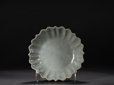 Ru kiln appreciation plate in Song Dynasty
