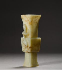 Yellow jade vase in Qing Dynasty