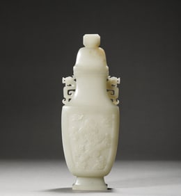 Hetian jade vase in Qing Dynasty