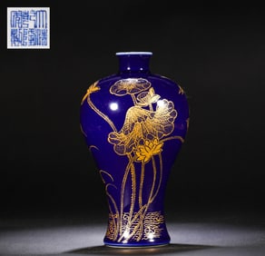 Qianlong porcelain vase of Qing Dynasty