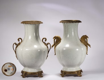 Qing Dynasty Qianlong Ge kiln porcelain vase appreciation pair
