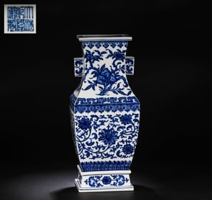 Qing Dynasty blue and white Qianlong vase appreciation