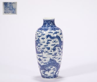 Qing Dynasty Qianlong blue and white vase