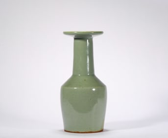 Vase appreciation in Longquan Kiln of Song Dynasty