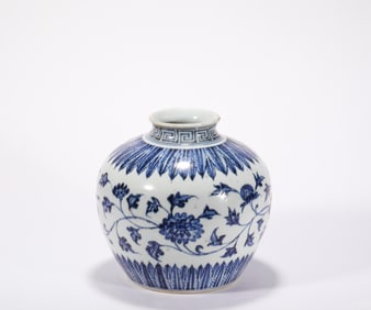 Qing Dynasty blue and white porcelain pot
