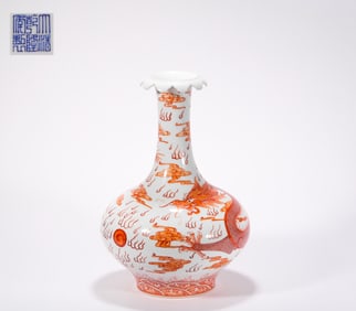 Qing Dynasty Qianlong dragon pattern vase