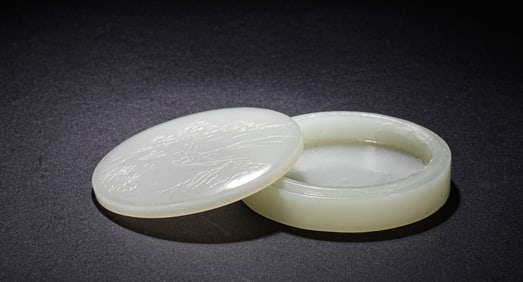 Hetian jade powder compact in Qing Dynasty