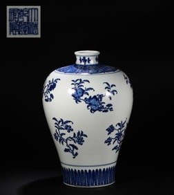 Qing Dynasty Qianlong blue and white vase