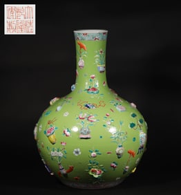 Vase appreciation during the Qianlong period of Qing Dynasty