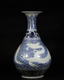 Yuan blue and white dragon pattern pot