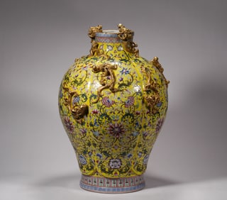 Qing Dynasty enamel color relief dragon pattern jar