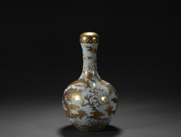 Yongzheng dragon vase in Qing Dynasty