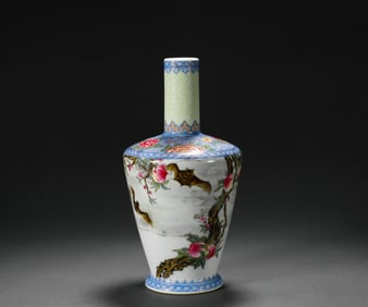 Qianlong enamel vase in Qing Dynasty