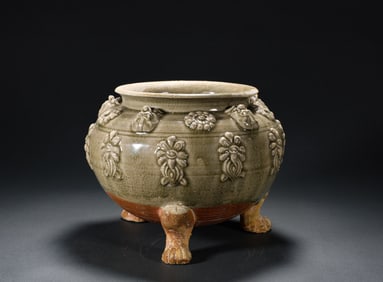 Blue glaze three-legged furnace in the Northern Dynasty