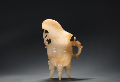 Hetian jade wine bottle in Warring States period
