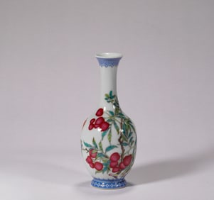 Enamel vase of Qing Dynasty