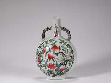 Pastel vase with moon in Qing Dynasty