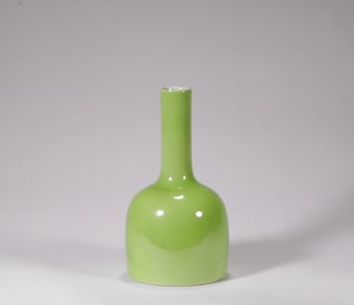 Qing Dynasty single color glaze rattle statue