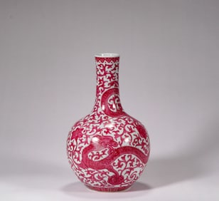 Dragon pattern vase of Qing Dynasty
