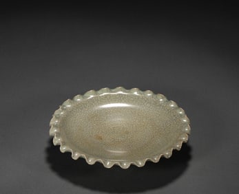 Official kiln plate in Song Dynasty