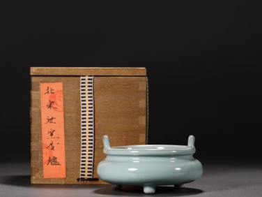 Ru kiln incense burner in Song Dynasty