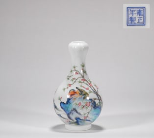 Qing Dynasty Famille Rose Appreciation Bottle