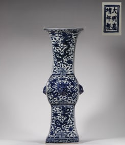 Ming Dynasty Blue and White Dragon Pattern Jar
