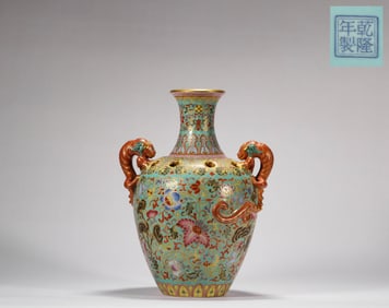 Qing Dynasty Enamel Painted Appreciation Bottle