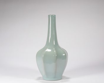 Song Dynasty Ru Kiln Net Water Bottle