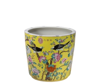 A P aint ed F lowers and  B irds Dayazhai  P orcelain, Qing Dynasty, China