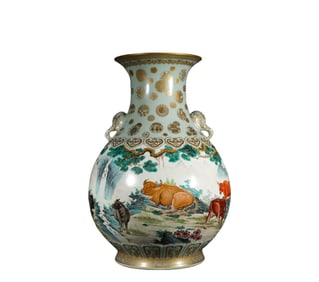 A  P ainted  C ow Qianlong  Muticolored Appreciation Bottle , Qing Dynasty, China